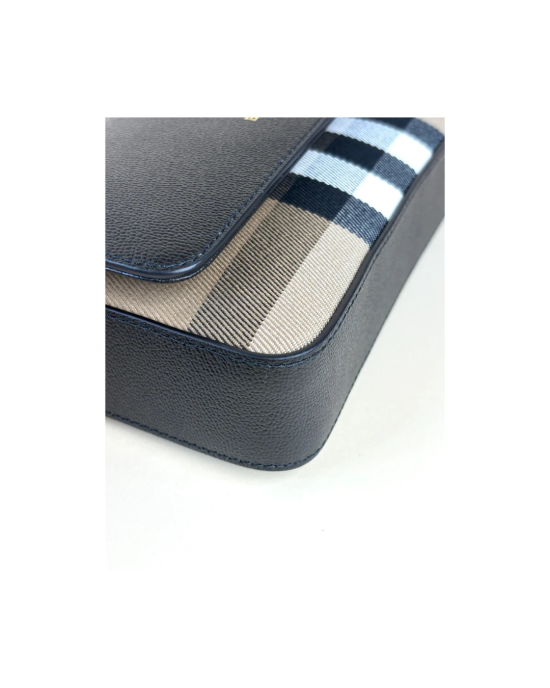 Burberry geantă crossbody New Hampshire neagră din piele și House Check