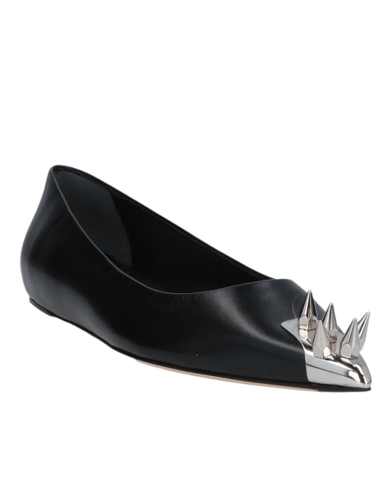 Alexander McQueen – Balerini de damă din piele neagră, cu vârf ascuțit și ținte