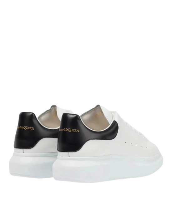 Alexander McQueen Oversized Sneakers din piele albă cu detalii negre *