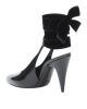 Saint Laurent – Pantofi negri cu finisaj lăcuit și panglici din catifea pe gleznă