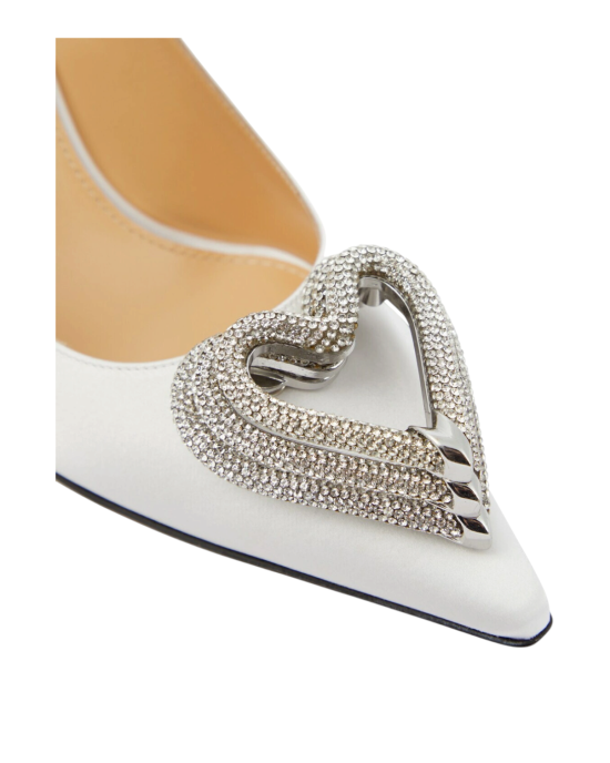 MACH & MACH – Pantofi albi cu toc stiletto și ornament cu trei inimi strălucitoare