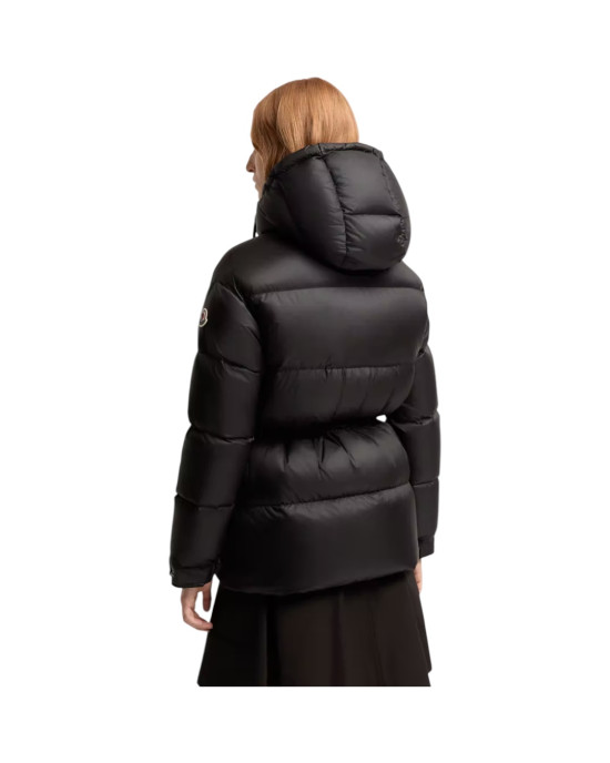 Moncler Sesie pentru femei, neagră, de lungime medie, cu puf și glugă detașabilă