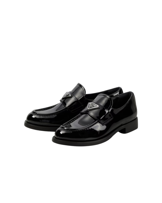 Prada Loafers din piele lacuită negru pentru femei